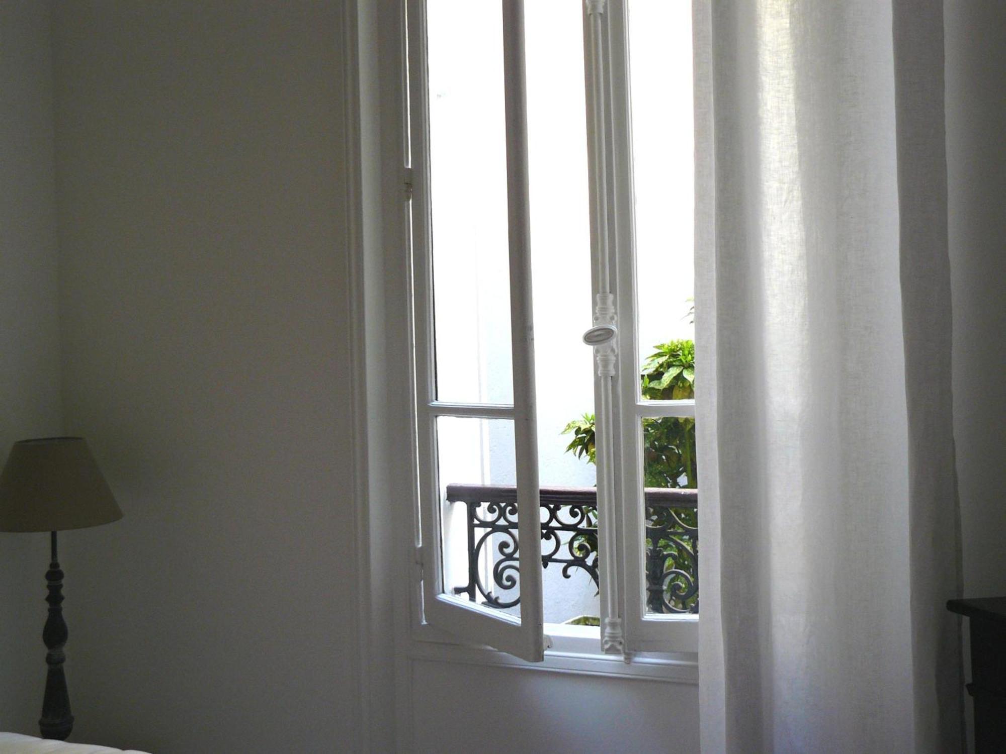 パリ ラ クール デュ サンキエム シャンブル ドット Bed & Breakfast エクステリア 写真